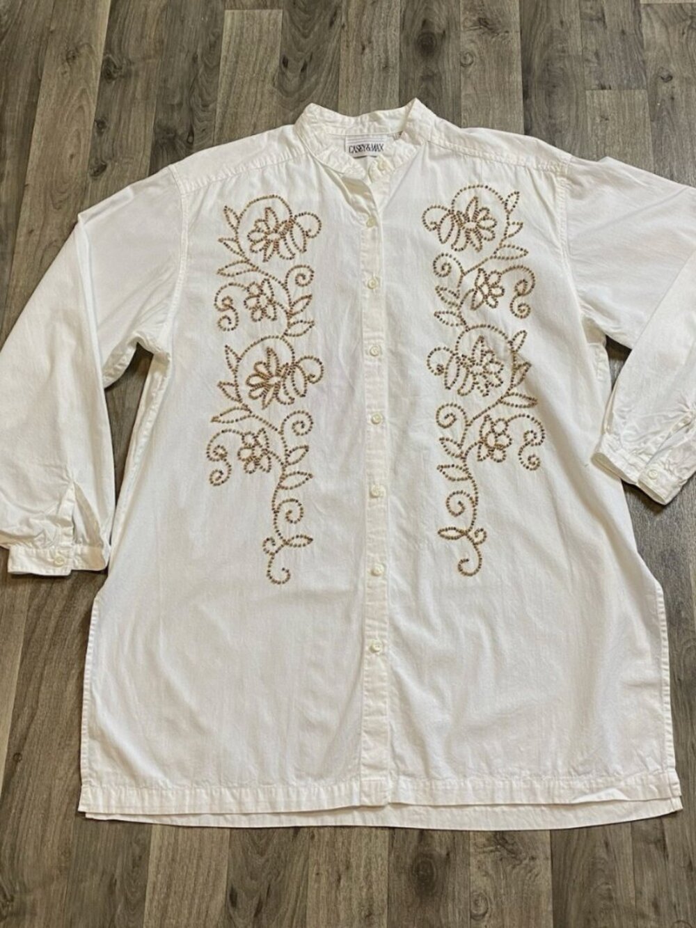Casey & Max Vintage Button Down Size Medium White Wooden Beads Western Boho